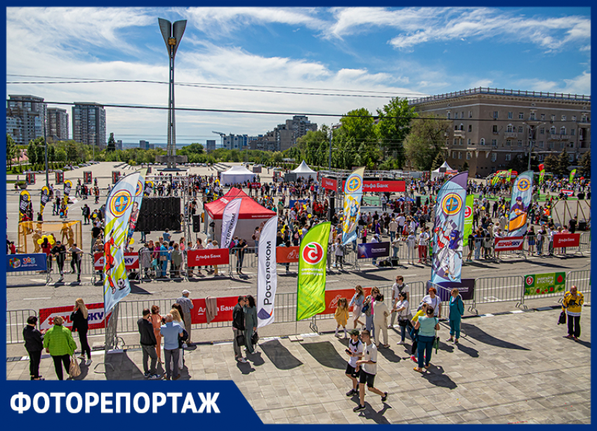 Как в Ростове встретили Первомай: фоторепортаж с Театральной площади