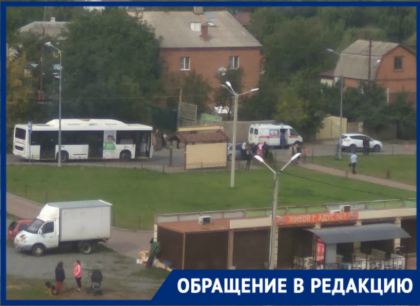 В Ростове из-за отсутствия «зебры» и светофора рядом со школой под колеса попадают дети
