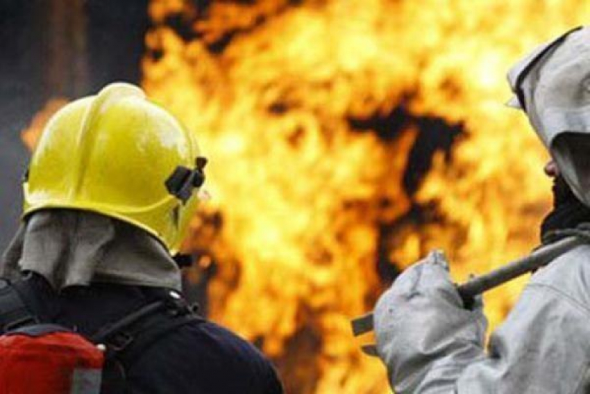 Из горящего дома в Ростовской области спасли мужчину