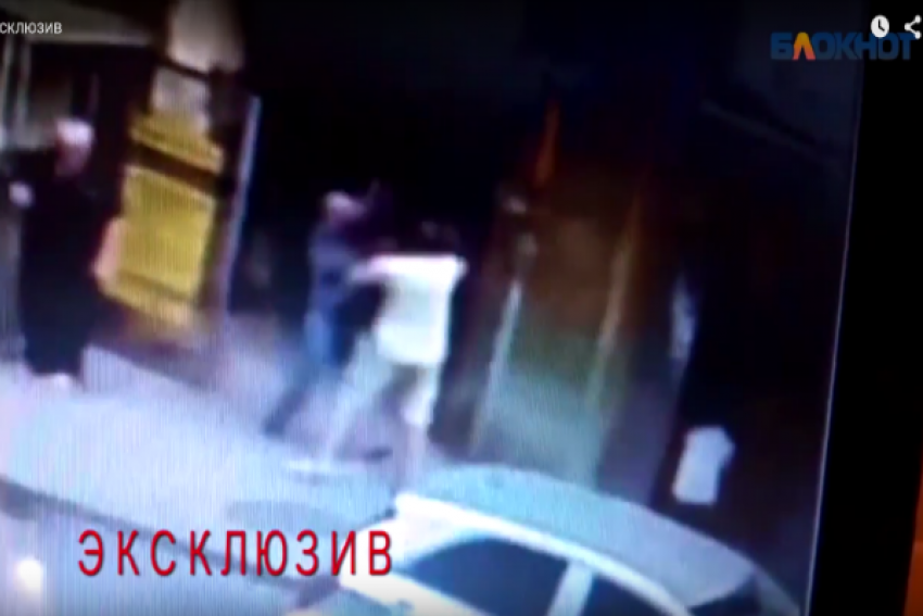 Нападение на прохожих с мачете в центре Ростова попало на видео