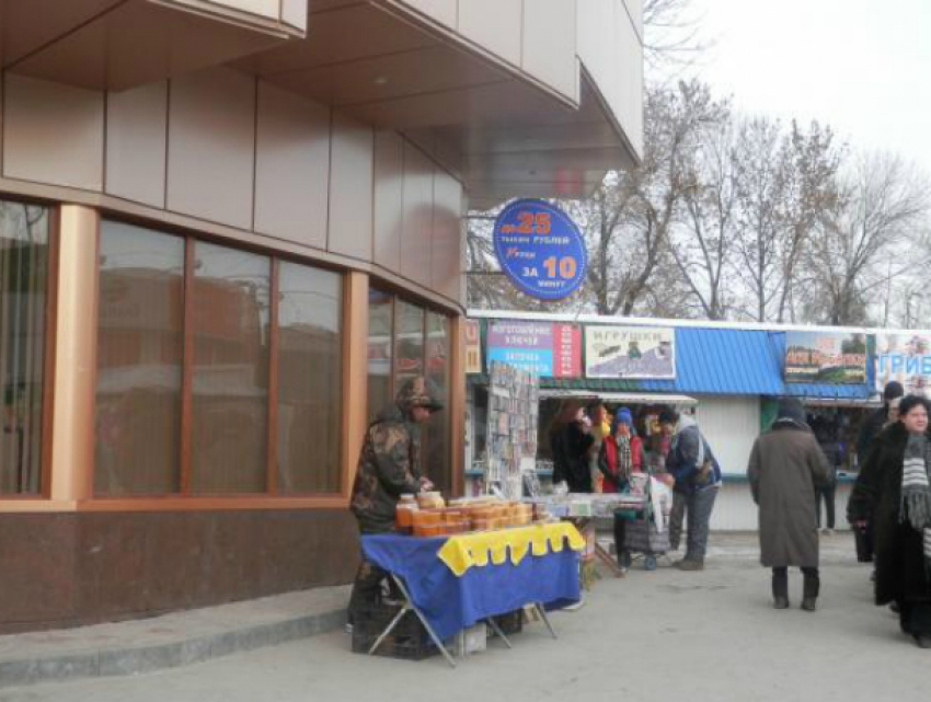Серьезной опасности при пожаре подвергали посетителей рынков в Пролетарском районе Ростова