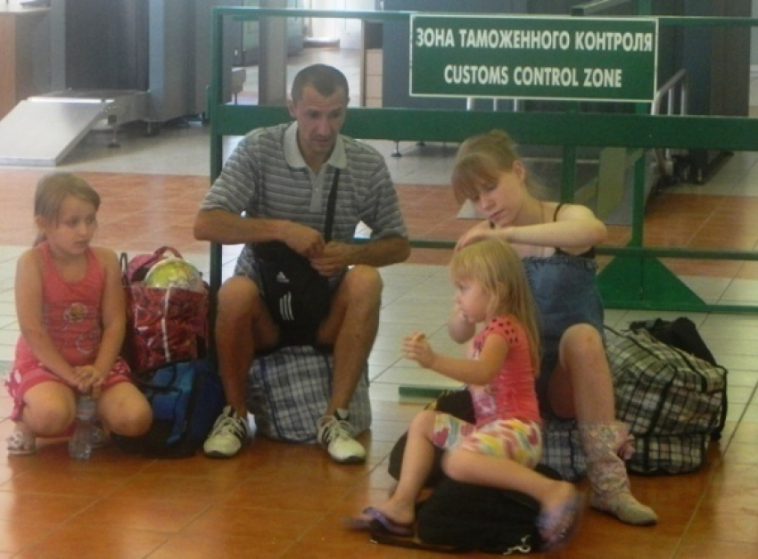 Донские таможенники приняли 228 украинских беженцев, среди которых дети и инвалиды-колясочники