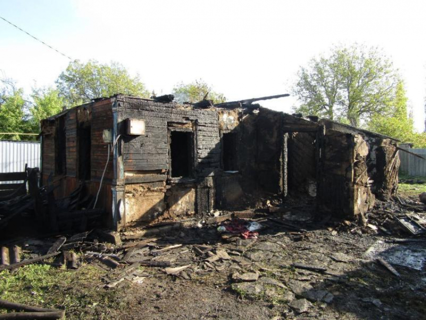 Двое жителей Новошахтинска до смерти замучили знакомого и сожгли его дом