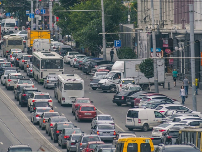 Оставлять машины дома настоятельно порекомендовал болельщикам министр транспорта Ростовской области