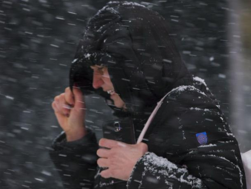 Скачок давления, пронизывающий ветер и обложной снег ужаснут жителей Ростова в пятницу, 13-го 