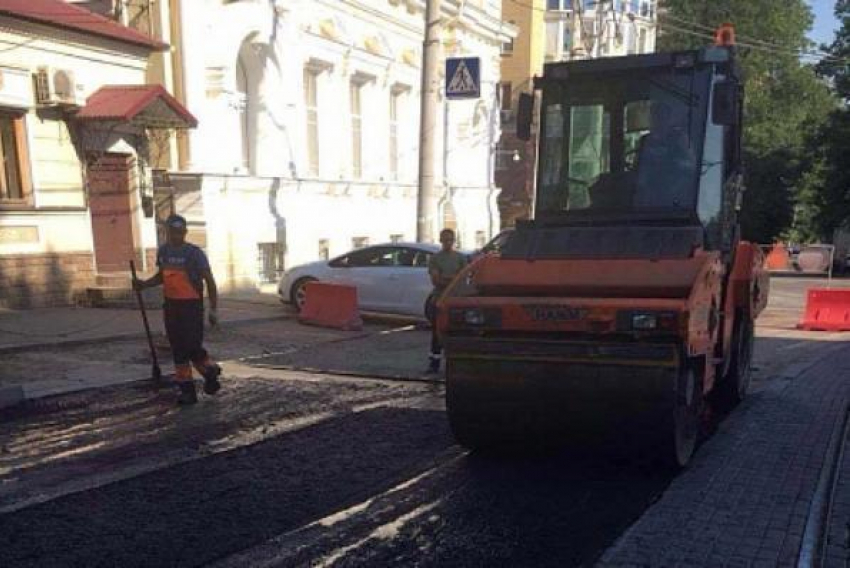 Тротуары и дорогу обновят в переулке Газетном уже к осени