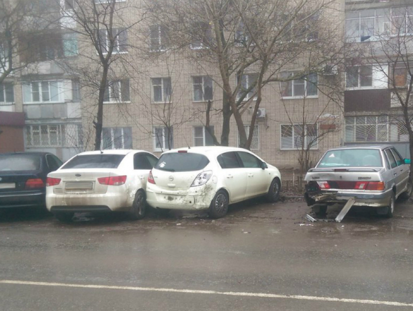 Виновника массового ДТП разыскивают в Ростове разъяренные автомобилисты