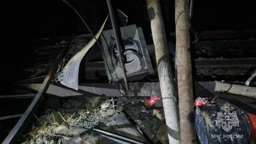 Два человека заживо сгорели в строительном вагончике вдали от хутора в Ростовской области