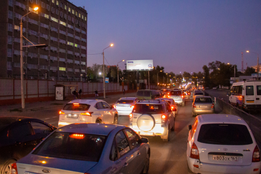 Ростовчанам запретят парковаться еще на одной улице в центре города 