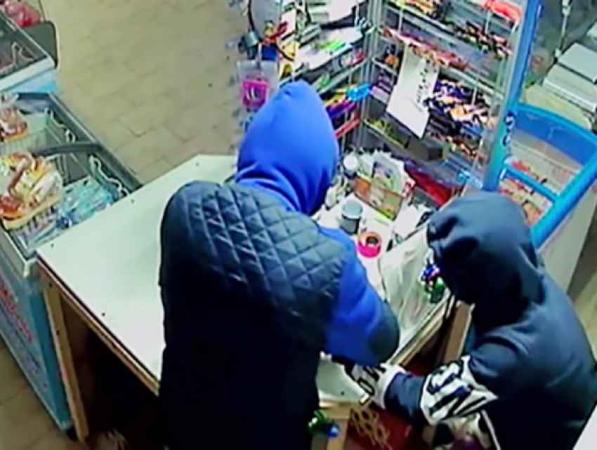 Два оголодавших «фантомаса» совершили налет на продуктовый магазин в Ростове