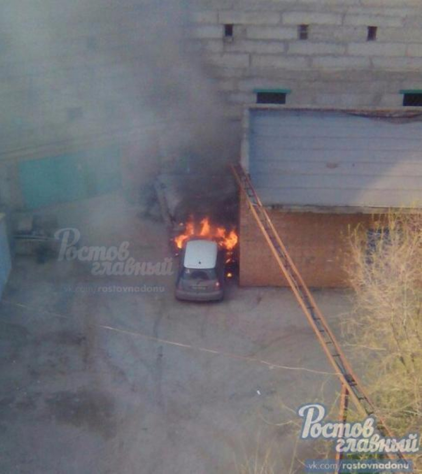 За сутки в Ростове сгорели две иномарки