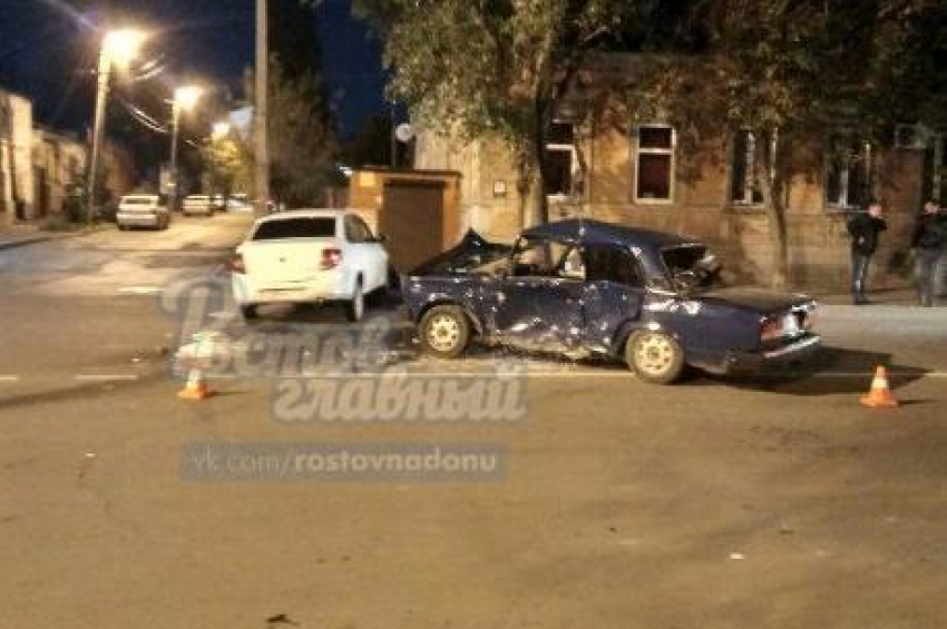 Соцсети: водитель ВАЗ гонял на скорости по городу и врезался в иномарку в Нахичевани