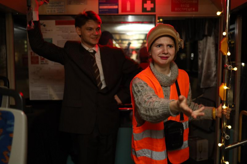 Незабываемое новогоднее приключение для ростовчан: спектакль в настоящем трамвае