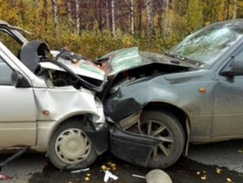 Лобовое ДТП с пострадавшим спровоцировал молодой автолюбитель на трассе под Ростовом  