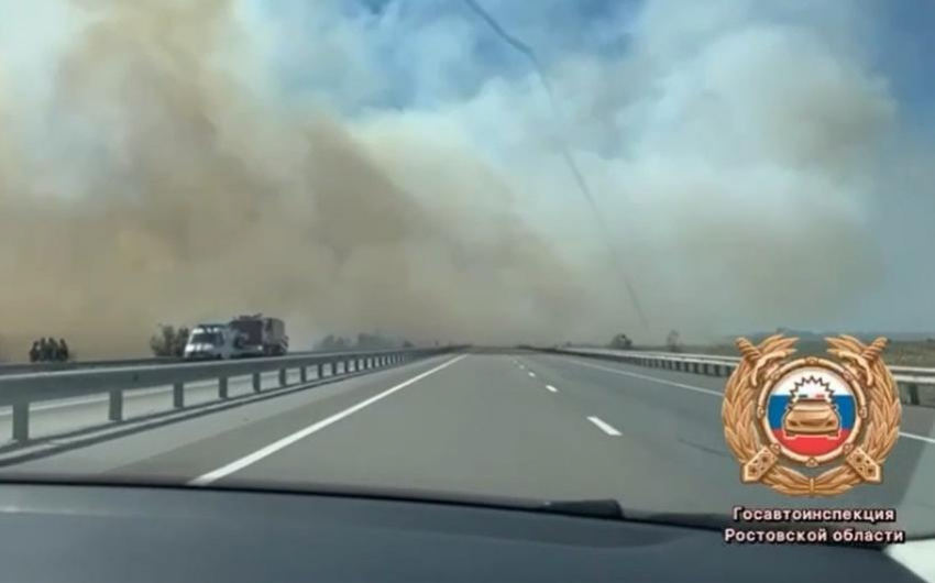 Участок трассы «Ростов–Азов» вновь перекрыли из-за крупного пожара