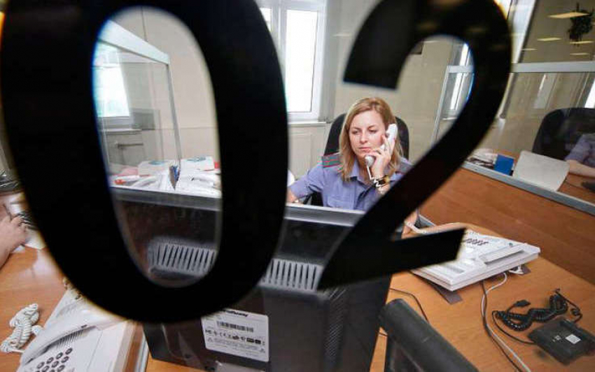 Младший сержант полиции спас пенсионерку, которая едва не выпала из окна в Ростовской области