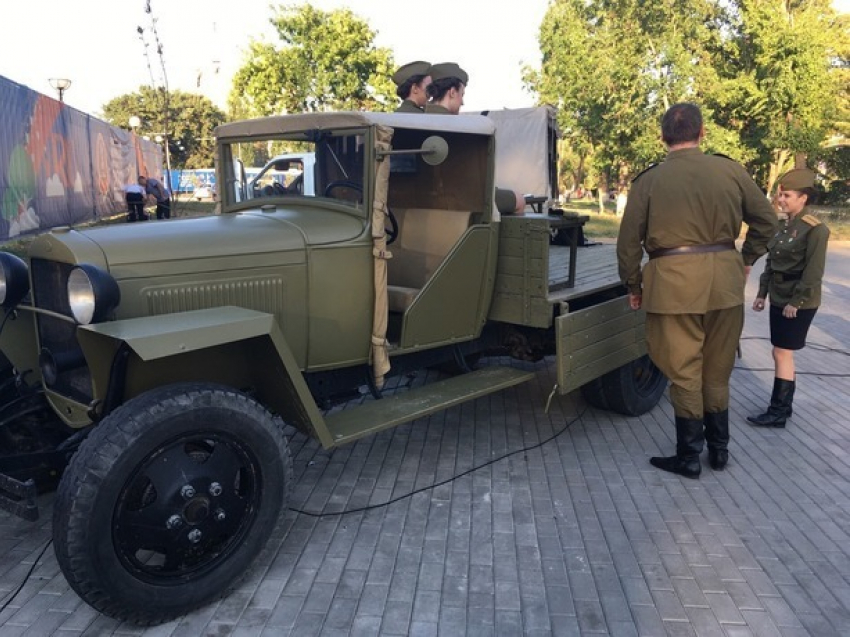 Выставка удивительных ретро-автомобилей прошла в Ростове-на-Дону