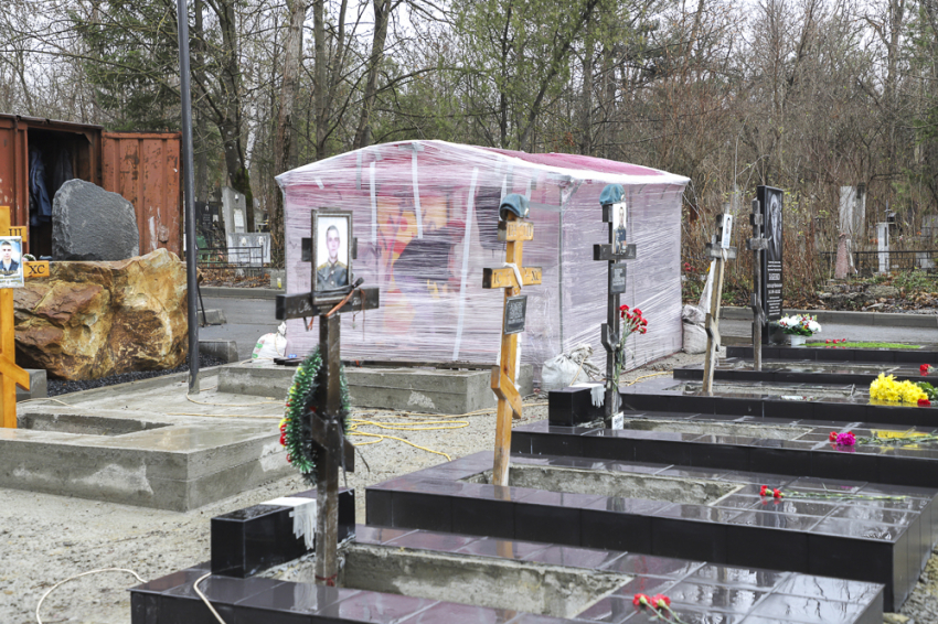 В Ростове на Северном кладбище почти готова Аллея героев СВО