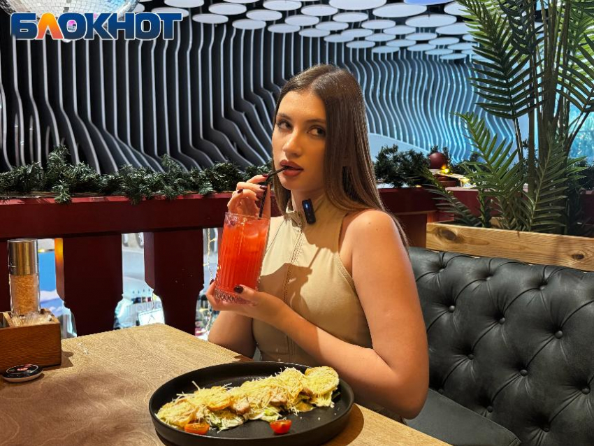 Два этажа, фиксированная цена и разбавленная газировка за 1000 рублей в Black Monkey: честный обзор ресторана с обезьянами