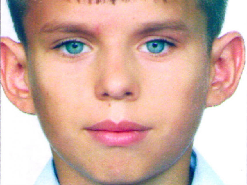 Голубоглазый юноша с большими ушами и дефектом речи исчез в Ростовской области