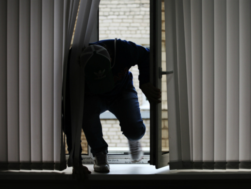 Серийного офисного воришку поймали в  Новочеркасске Ростовской области