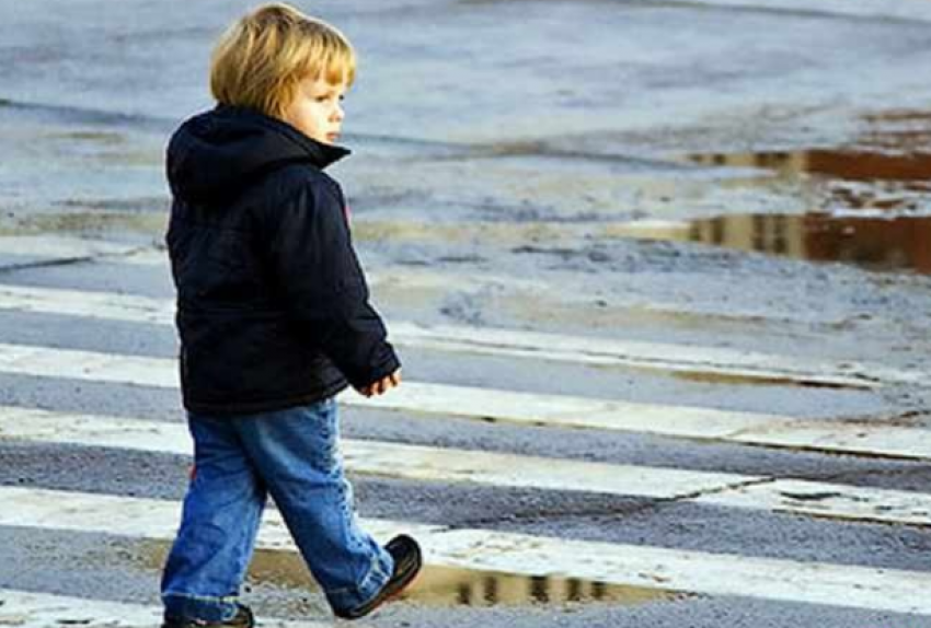 В Ростовской области пенсионер сбил 5-летнего ребенка на пешеходном переходе 