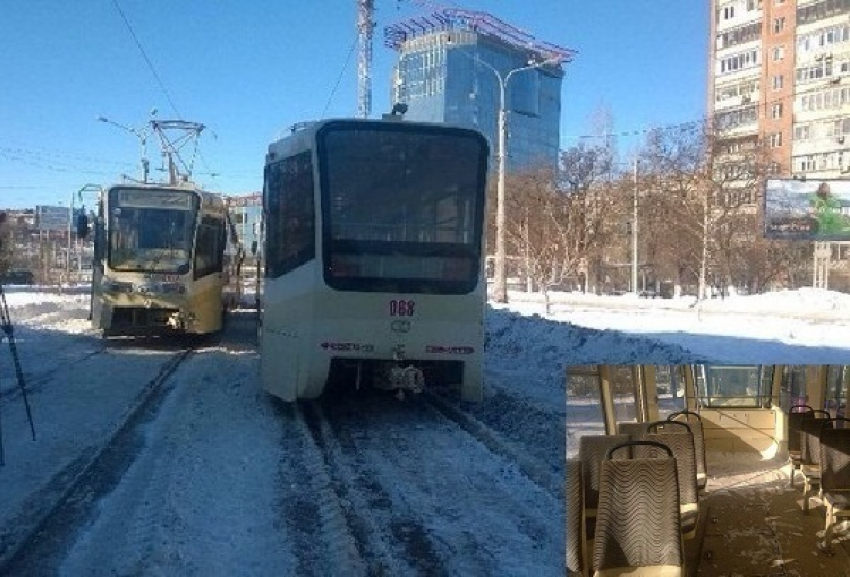 В Ростове замерзают водители трамваев, пятые сутки охраняющие застрявшие составы 