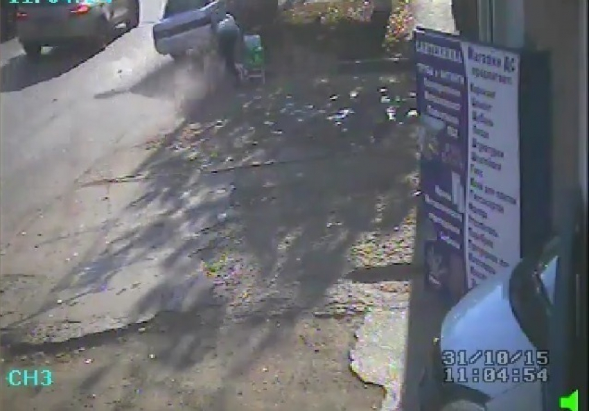 В сети появилось видео аварии, в которой лишь по счастливой случайности никто не пострадал