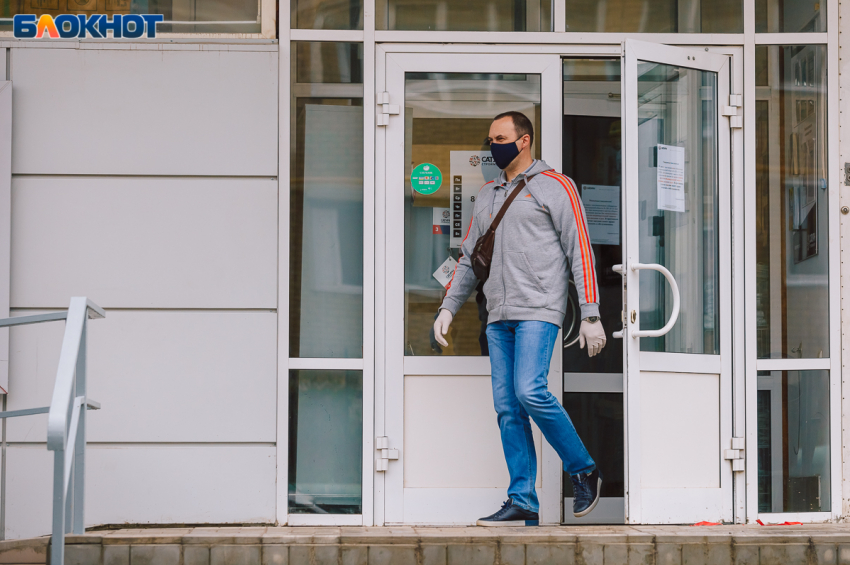 Глава Роспотребнадзора Ростовской области призвал носить маски в общественных местах