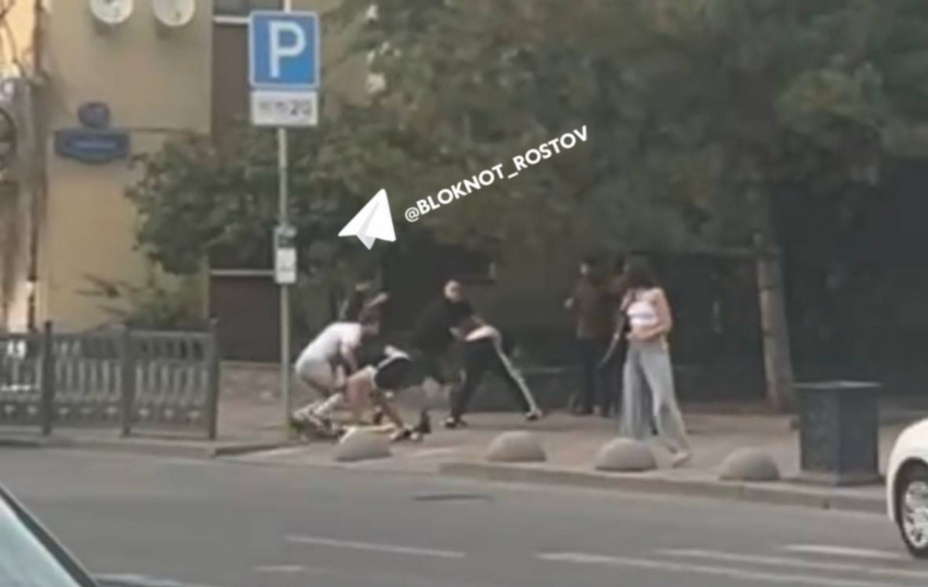 В Ростове разыскивают участников жесткой драки в центре города  