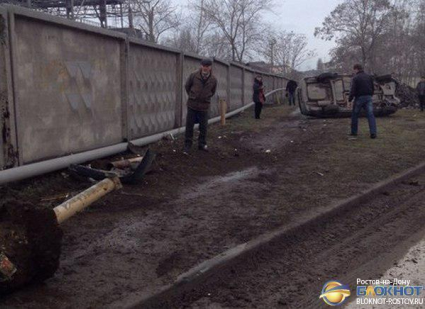 В Таганроге пьяный водитель на «ВАЗ-2110» врезался в столб и перевернулся