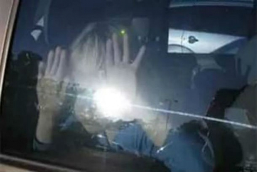 Годовалый ребенок оказался заблокирован в автомобиле на парковке Ростова, - СК