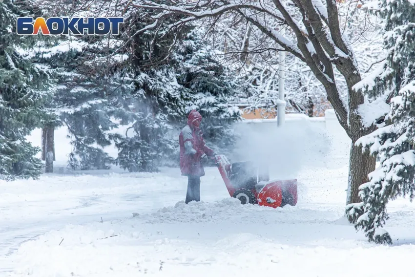 В Ростове снег с улиц свозят на 11 спецплощадок