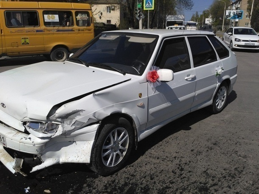 ДТП со свадебным автомобилем под управлением друга жениха в Ростовской области попало на видео