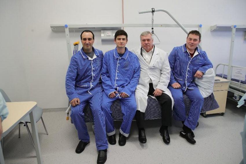 Ростовский губернатор навестил раненых участников спецоперации на Украине в военном госпитале