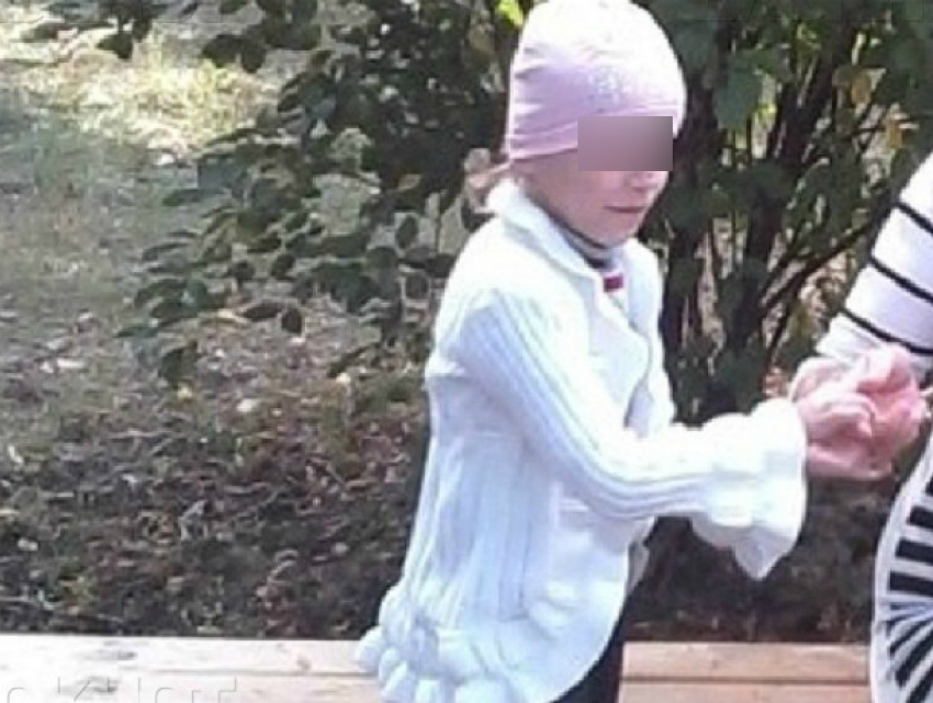 Особенная 11-летняя девочка ушла поздней ночью из дома и пропала в Ростовской области