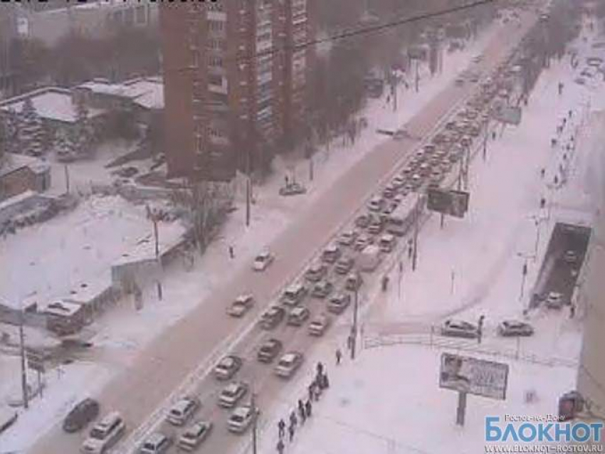 Не справляясь с расчисткой улиц от снега и транспортным коллапсом, ростовские чиновники винят в происходящем жителей города 