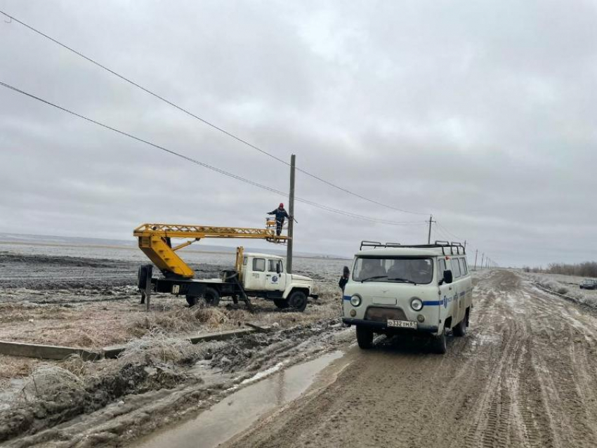 В Ростовской области без света остаются 8 тысяч человек