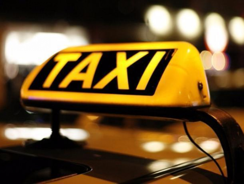 Физической расправой угрожал угонщик водителю такси в Ростовской области