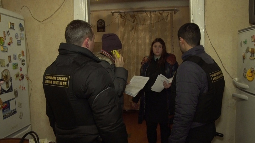 В Ростове прошел рейд по квартирам злостных неплатильщиков ЖКХ