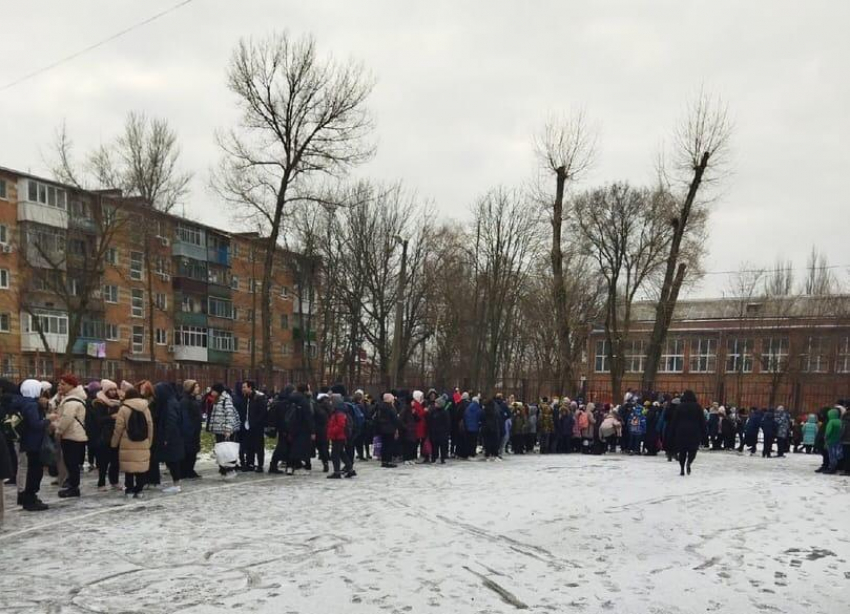 Власти Ростова назвали точное число «заминированных» школ
