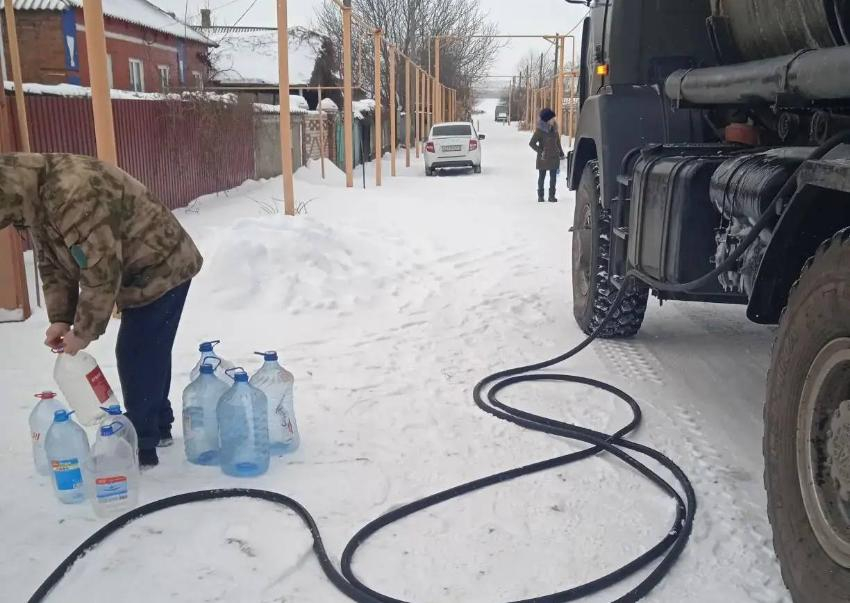 В Ростовской области продолжается устранение последствий аварии на водоводе в Гуково и Зверево