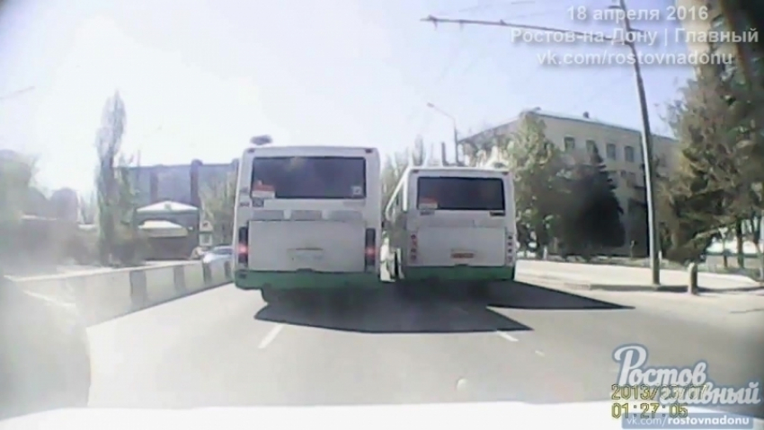 Водители пассажирских автобусов в Ростове устроили гонки на маршруте 