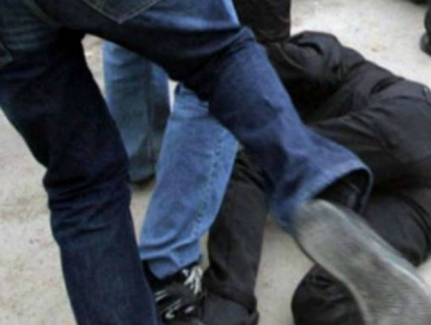 Иностранцы на «Мерседесе» избили вышедшего «по малой нужде» автолюбителя на ростовской трассе 