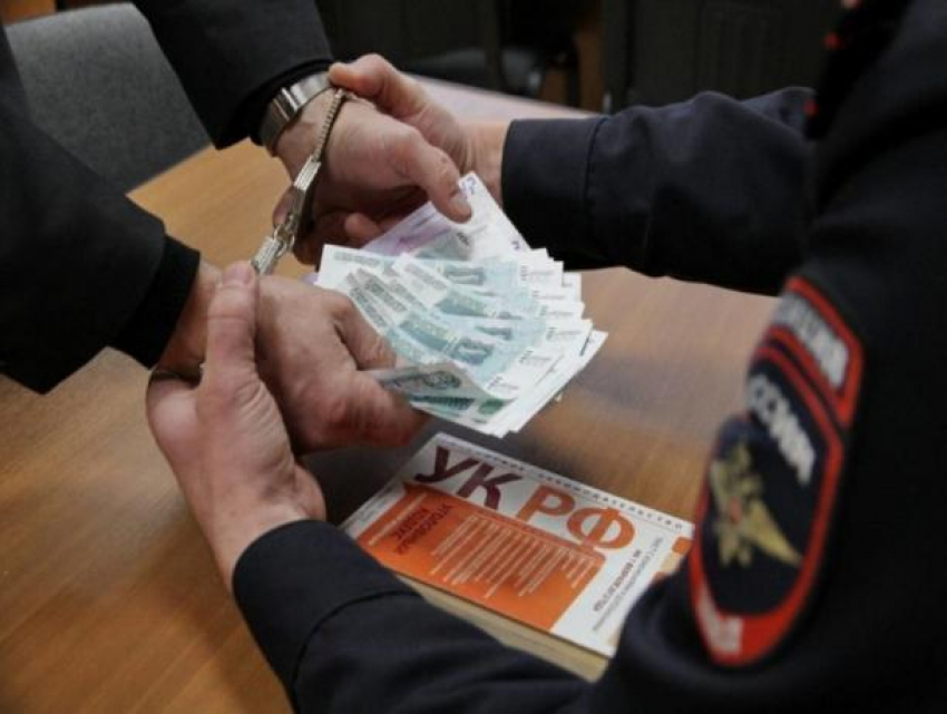 В Ростовской области экс-следователя осудили за взятку