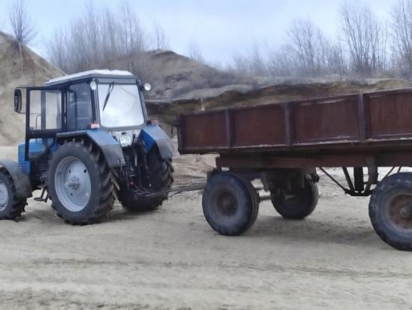 В Ростовской области тракторист  украл 200 тонн песка 