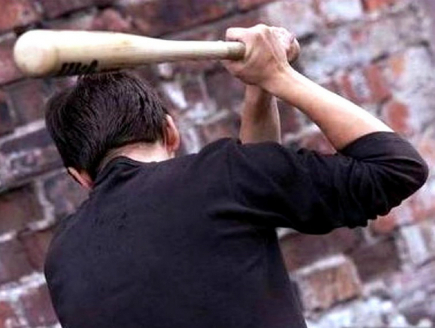 Своего пьяного друга использовал в качестве бейсбольного мяча житель Ростовской области