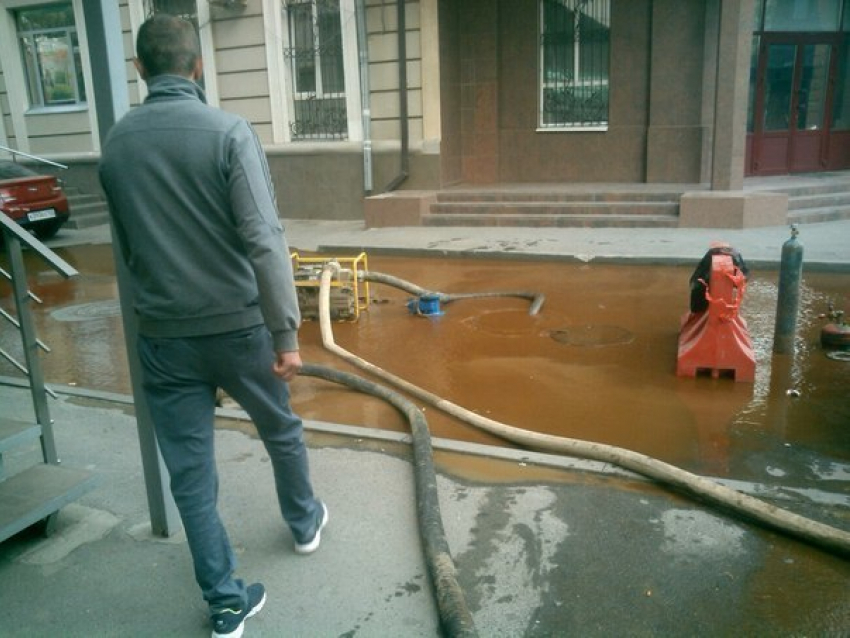 Одну из ростовских улиц затопило
