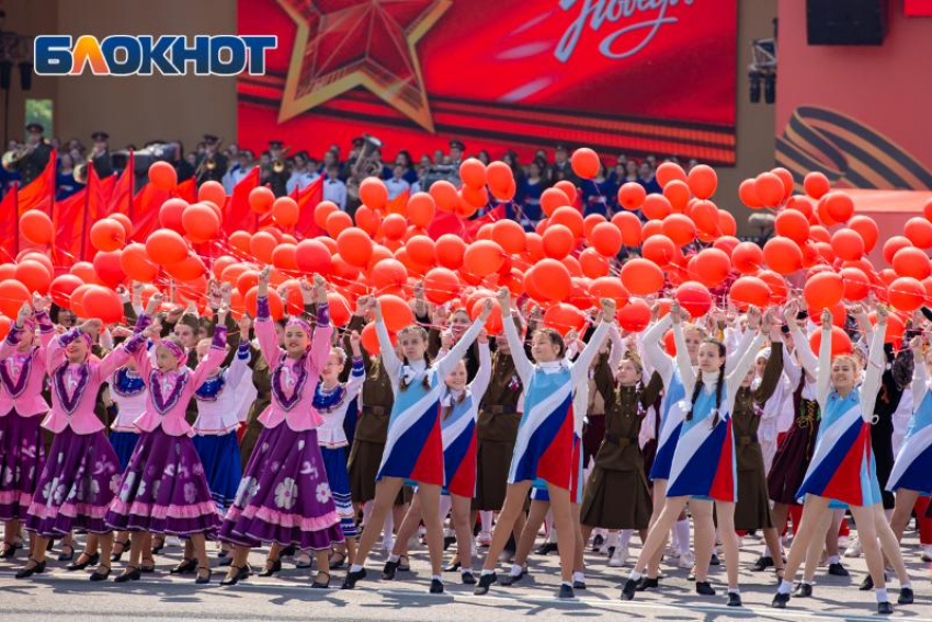 Многие ростовчане считают, что патриотические уроки в школах должны быть бесплатными