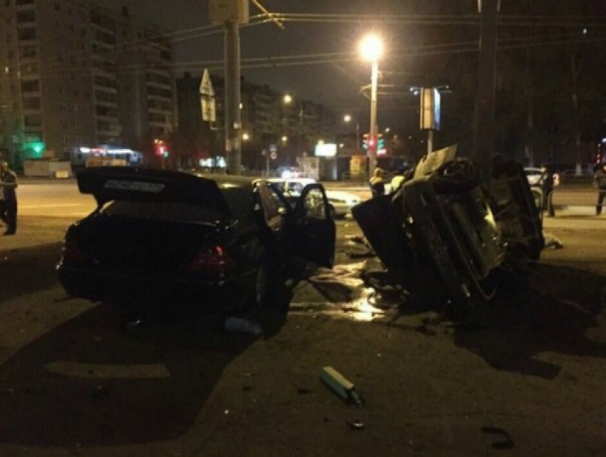 Бешеный Mercedes убил водителя и пассажиров ВАЗа на трассе Ростовской области